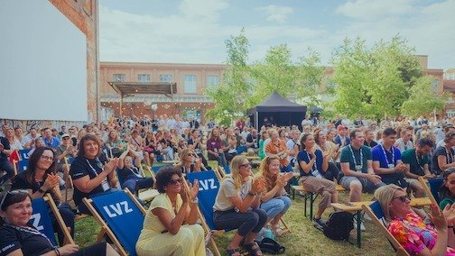 Florian+Arndt+Regisseur+Speaker+CEO - Florian+Arndt+Regisseur+Speaker+CEO